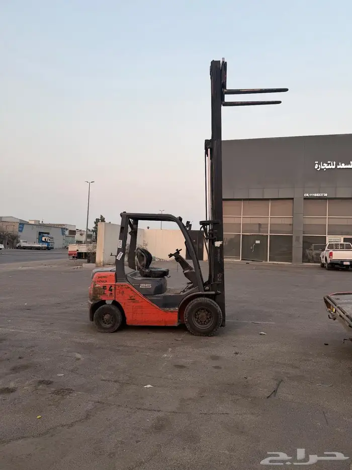 رافعه شوكيه للايجار الدمام فوركلفت بنزين 2 5 0