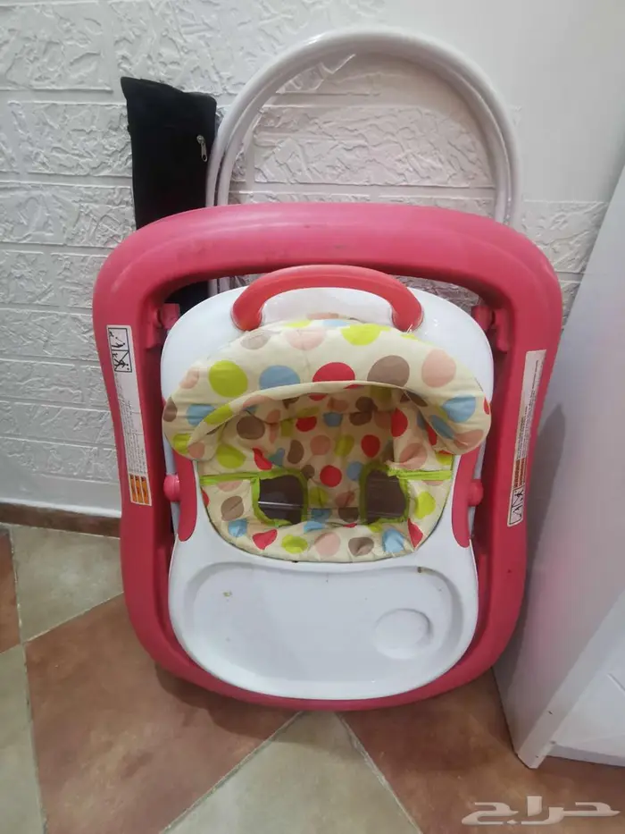 عربية اطفال و مشاية اللي محتاجها ياخدها 0