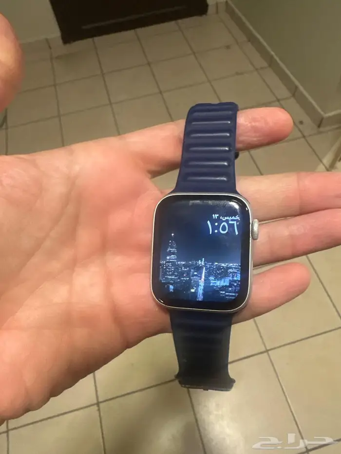 ساعة أبل الإصدار الثامن نظيمة بدون خدوش بسعر 750 ريال 0