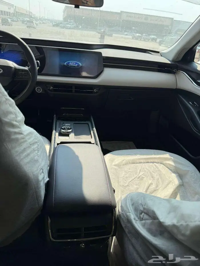 فورد تورس ترند نص الفل لون اسود 2026 كاش واقساط 11