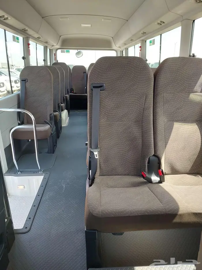 تويوتا باص كوستر 23 راكب بنزين بريمي 2025 3