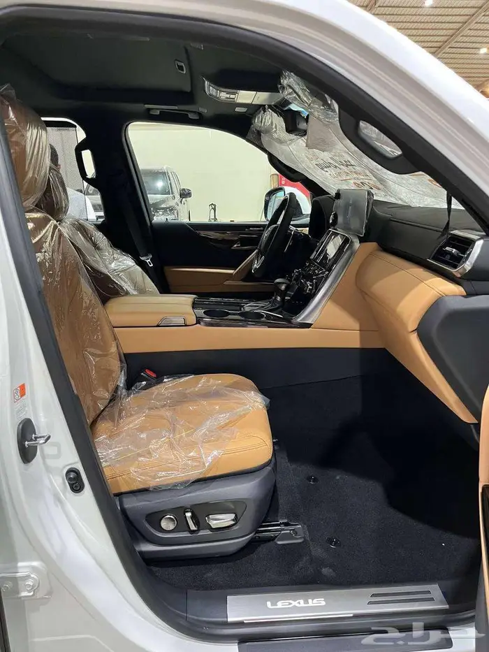 عرض خاص لكزس LX600 BB بنزين موديل 2025 سعودي بطاقه جمركيه 7