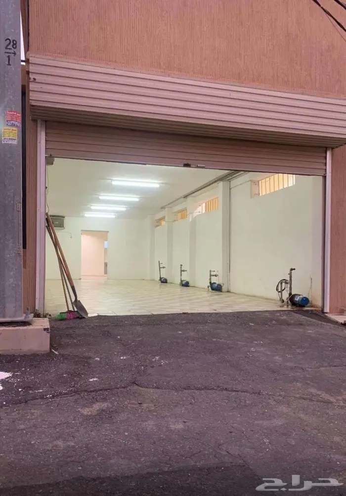 للايجار مستودع كبير (15 5) بالاضافة لغرفةو حمام بخميس مشيط 2