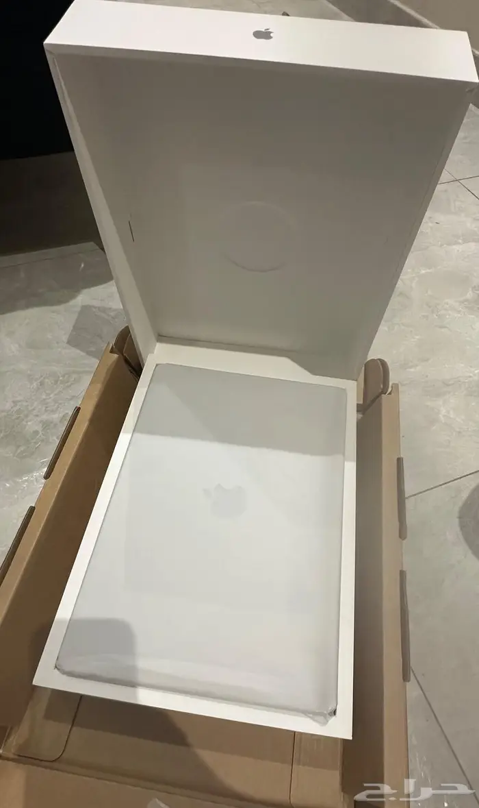 ماك بوك اير M4 شاشة مقاس 15 3 3