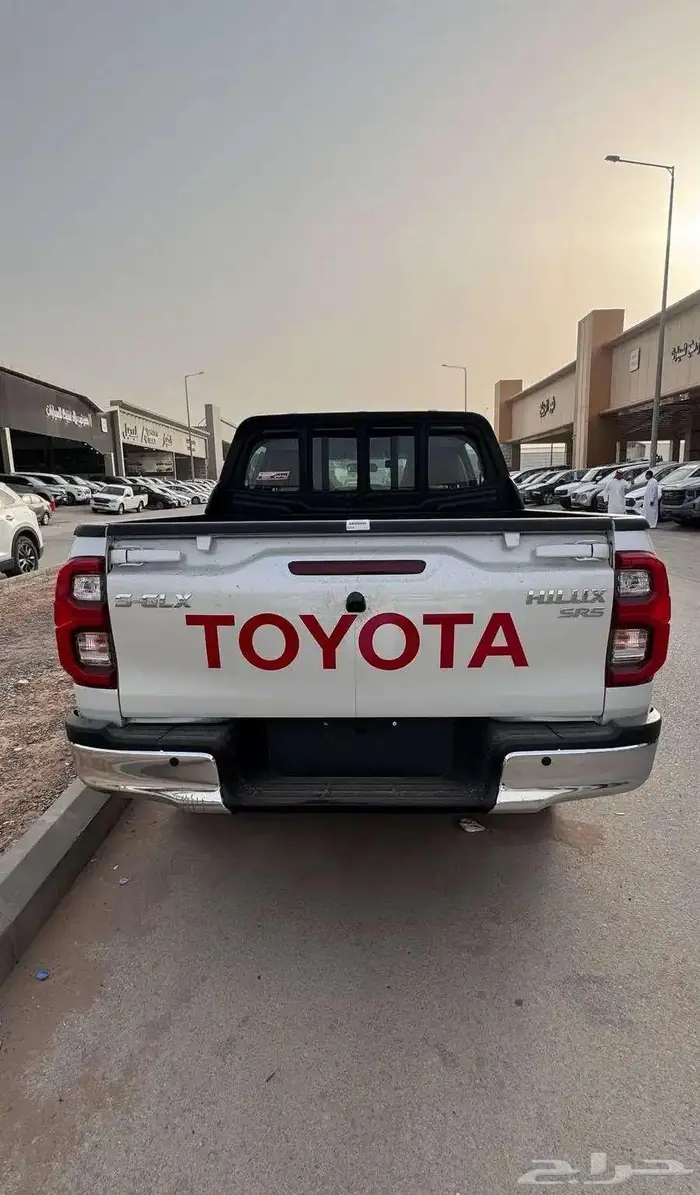 تويوتا هايلوكس غمارتين S-GLX 4 4 اوتوماتيك 2.4 ديزل 2025 2