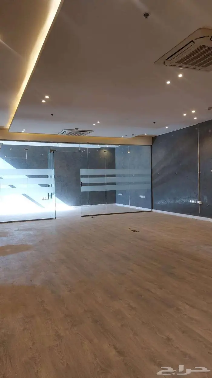 مكتب تجاري للايجار 11