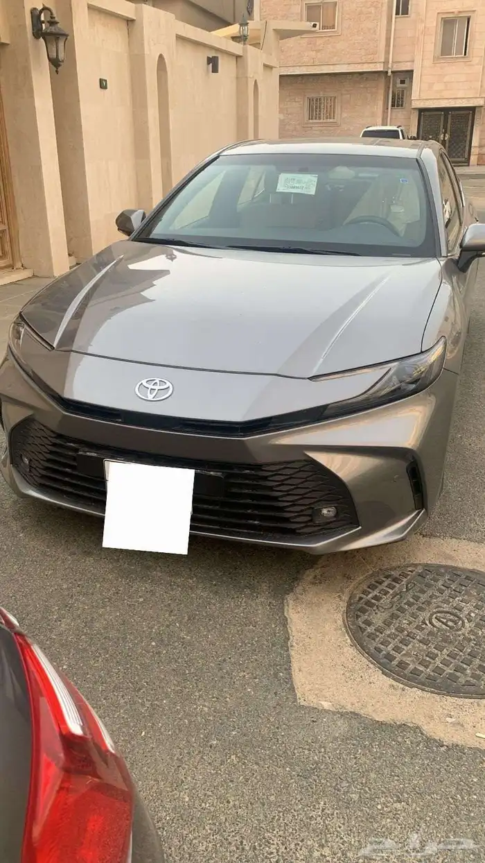 تويوتا كامري ستاندر E 2025 مستخدم ممشى بسيط للبيع 0
