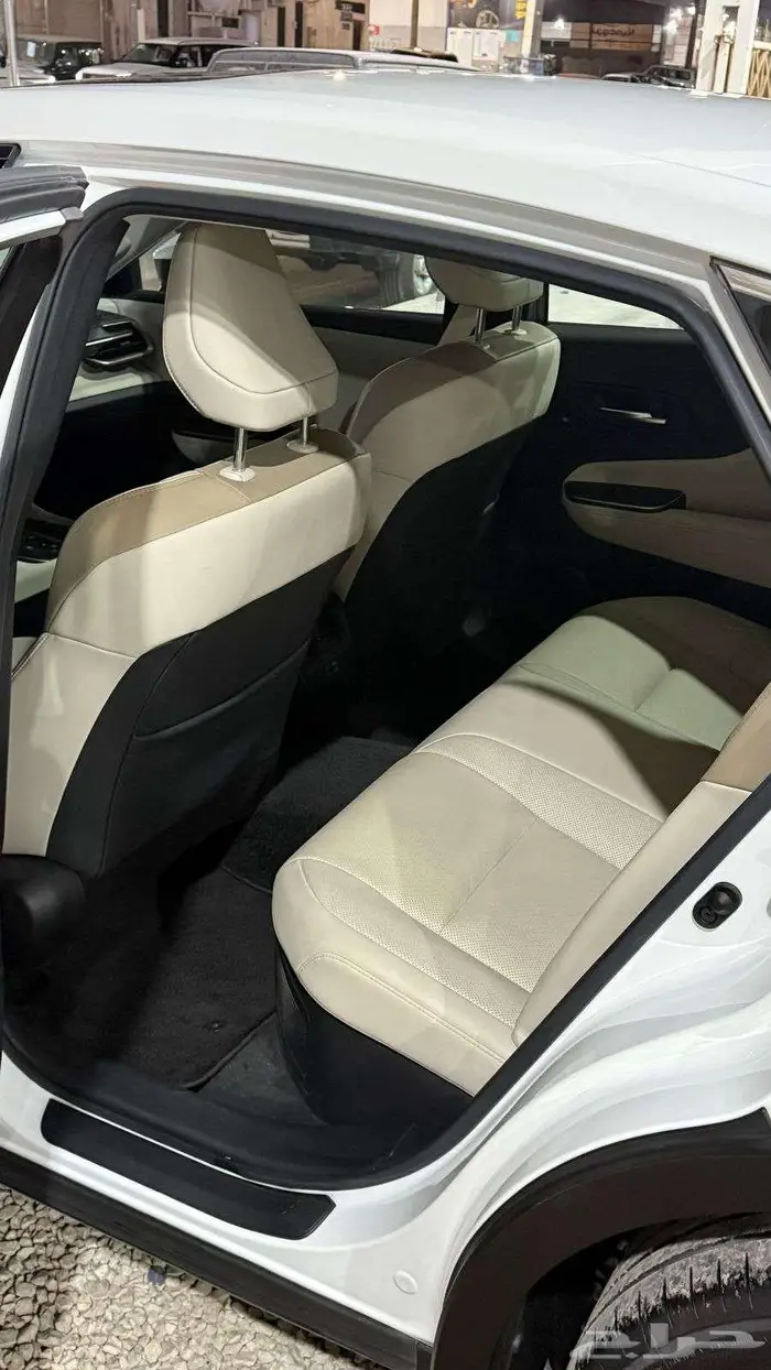 تويوتا كروان 2023 بريميوم 11