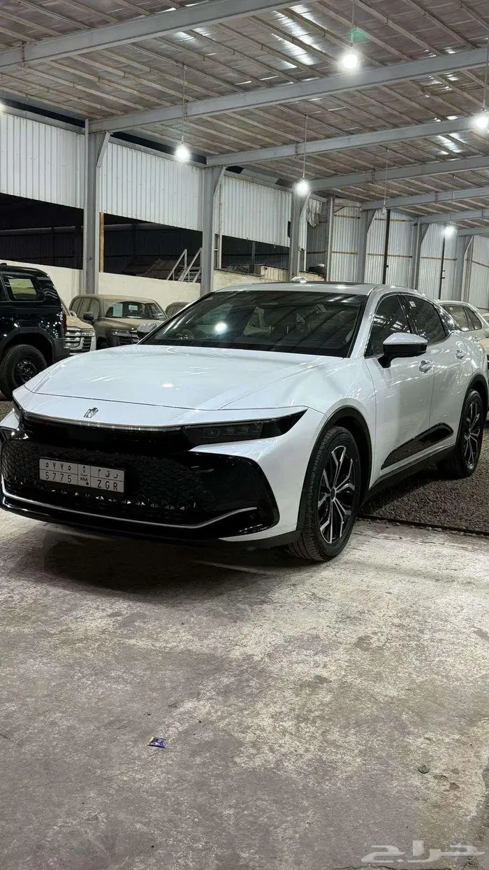 تويوتا كروان 2023 بريميوم 4