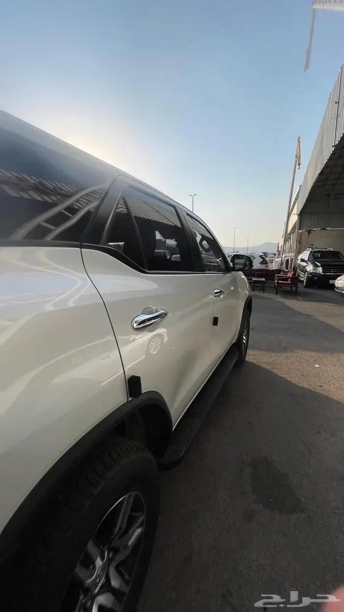 تويوتا فورتشنر 2023 أبيض لؤلؤي للبيع 2