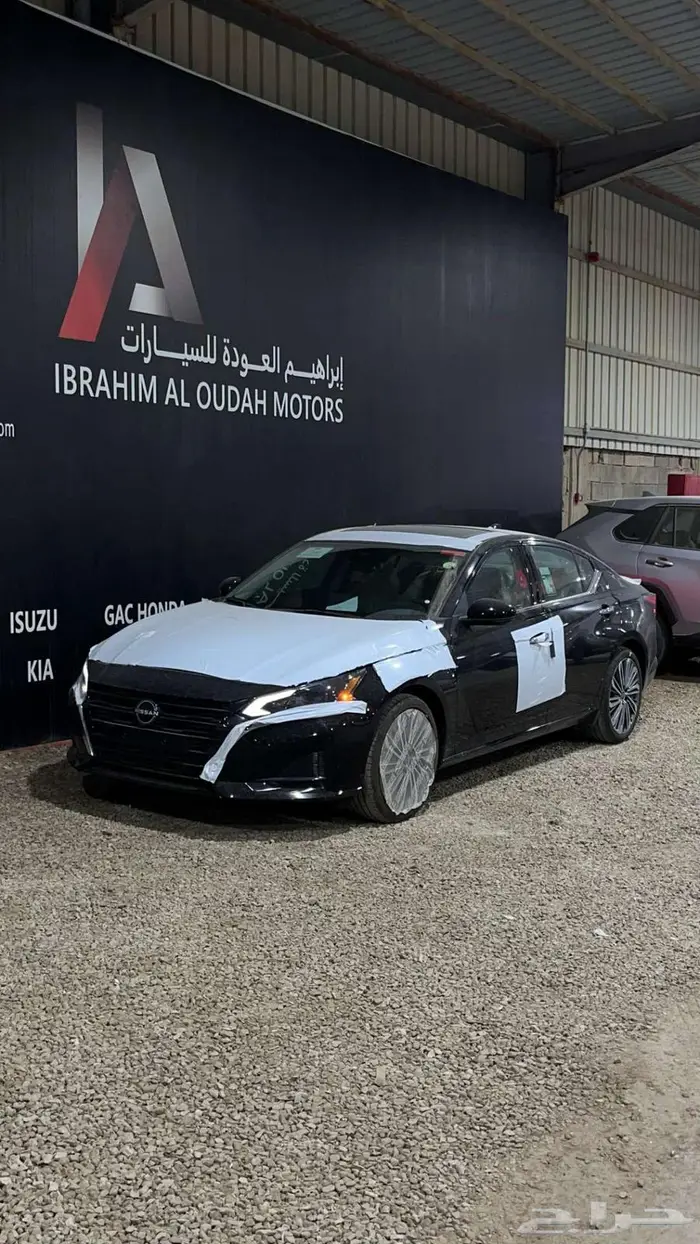 نيسان ألتيما SV موديل 2025   اللون الأسود 2