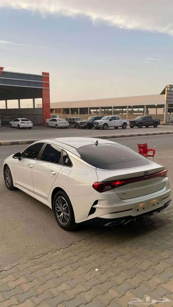 كيا 5 2021 عداد11300 نص فل بنزين 3