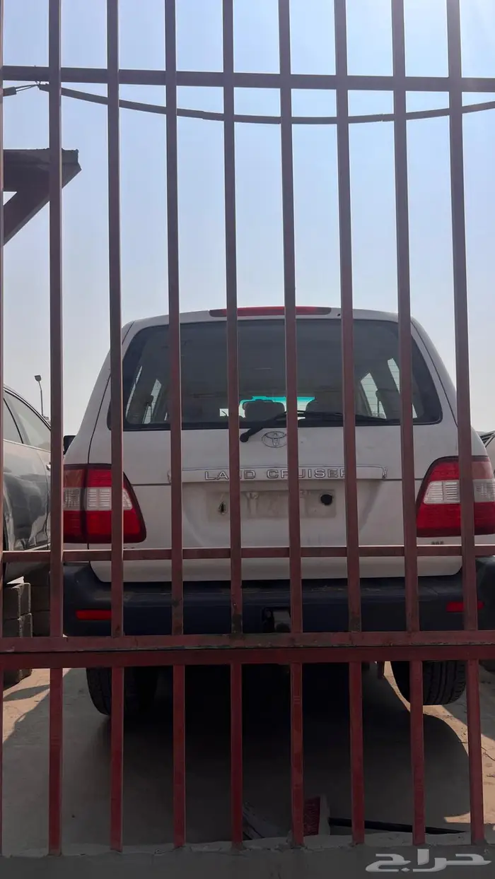 جيب لاند كلوزر 2006 قطع غيار تشليح 4