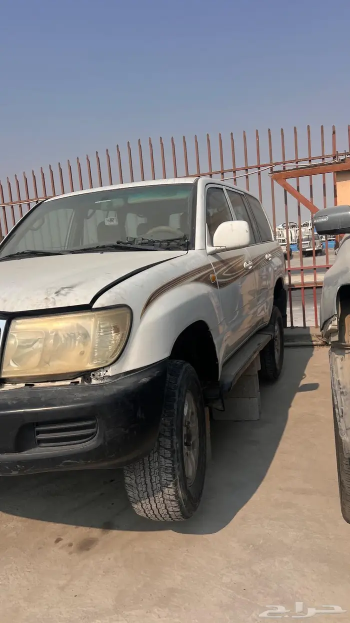 جيب لاند كلوزر 2006 قطع غيار تشليح 1