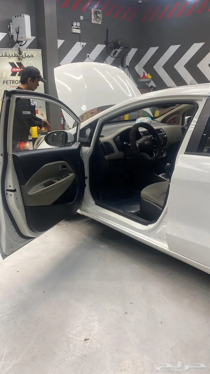 كيا ريو هاتشباك باك 2015 3