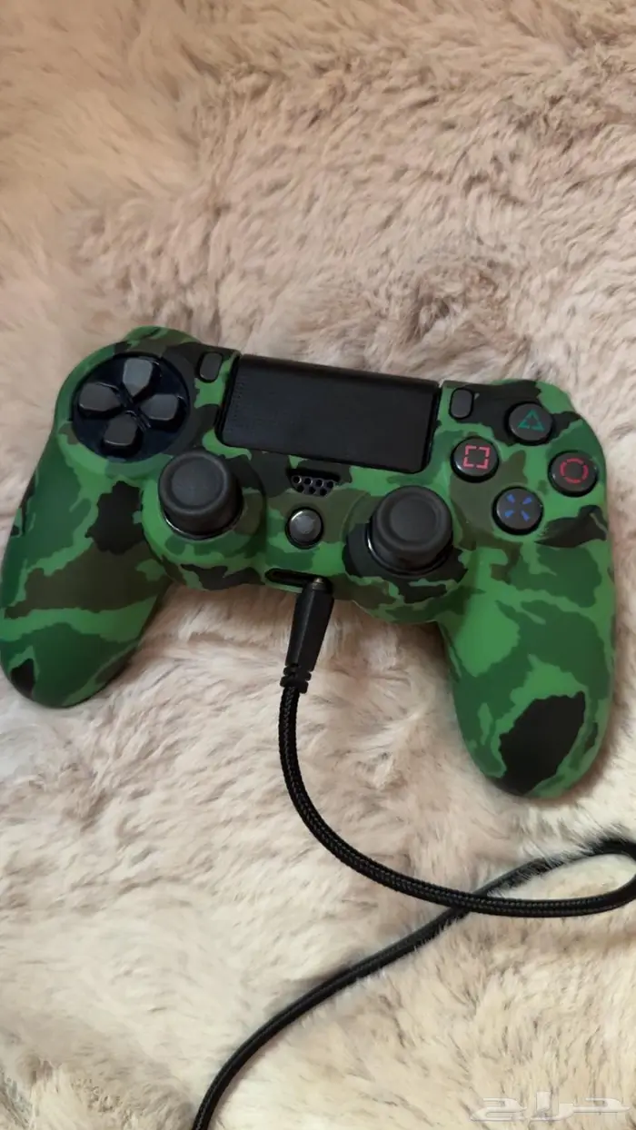 سوني 4 ( 1 تيرا ) برو نظيف ماقد انفك معاه سماعه سوني 2