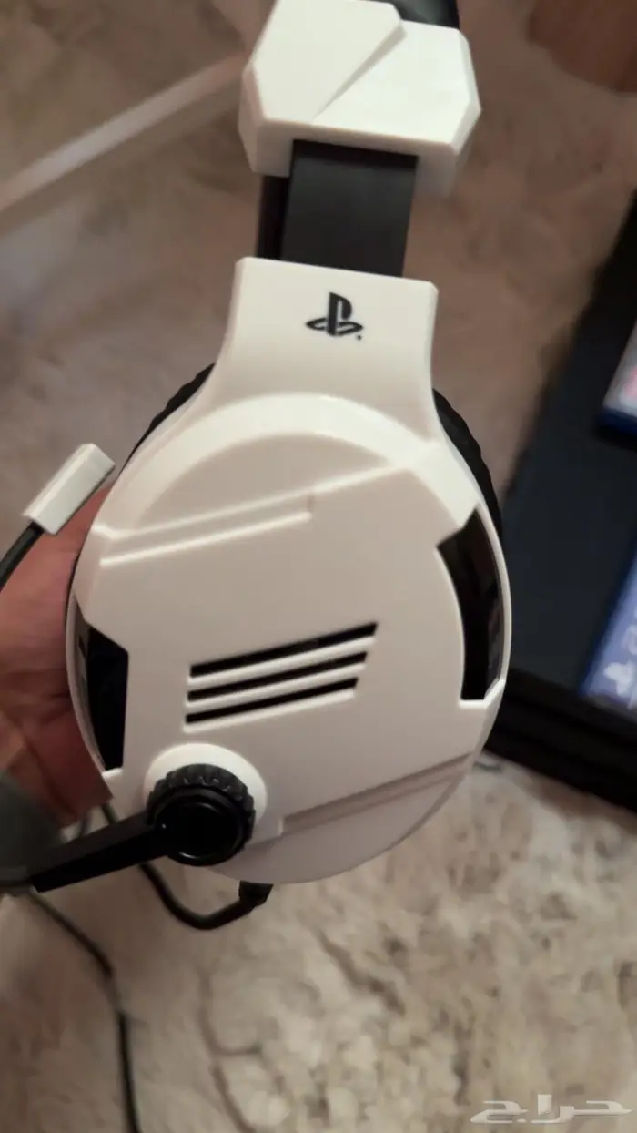 سوني 4 ( 1 تيرا ) برو نظيف ماقد انفك معاه سماعه سوني 1