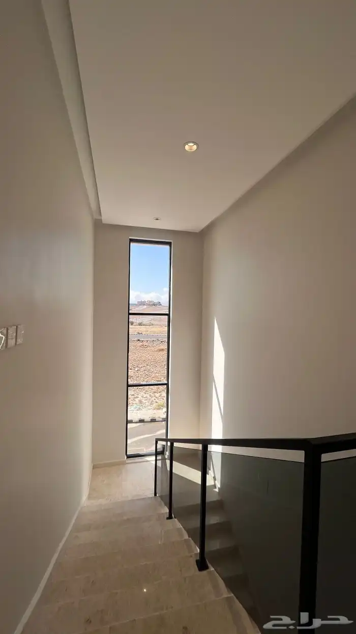 للبيع ادوار ارضيه وارواف علويه مع ملحق بسعر مناسب تشطيب Vip 20