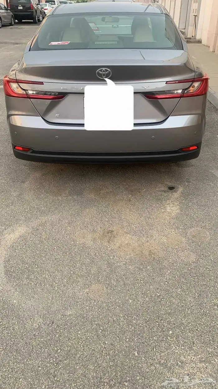 تويوتا كامري ستاندر E 2025 مستخدم ممشى بسيط للبيع 1