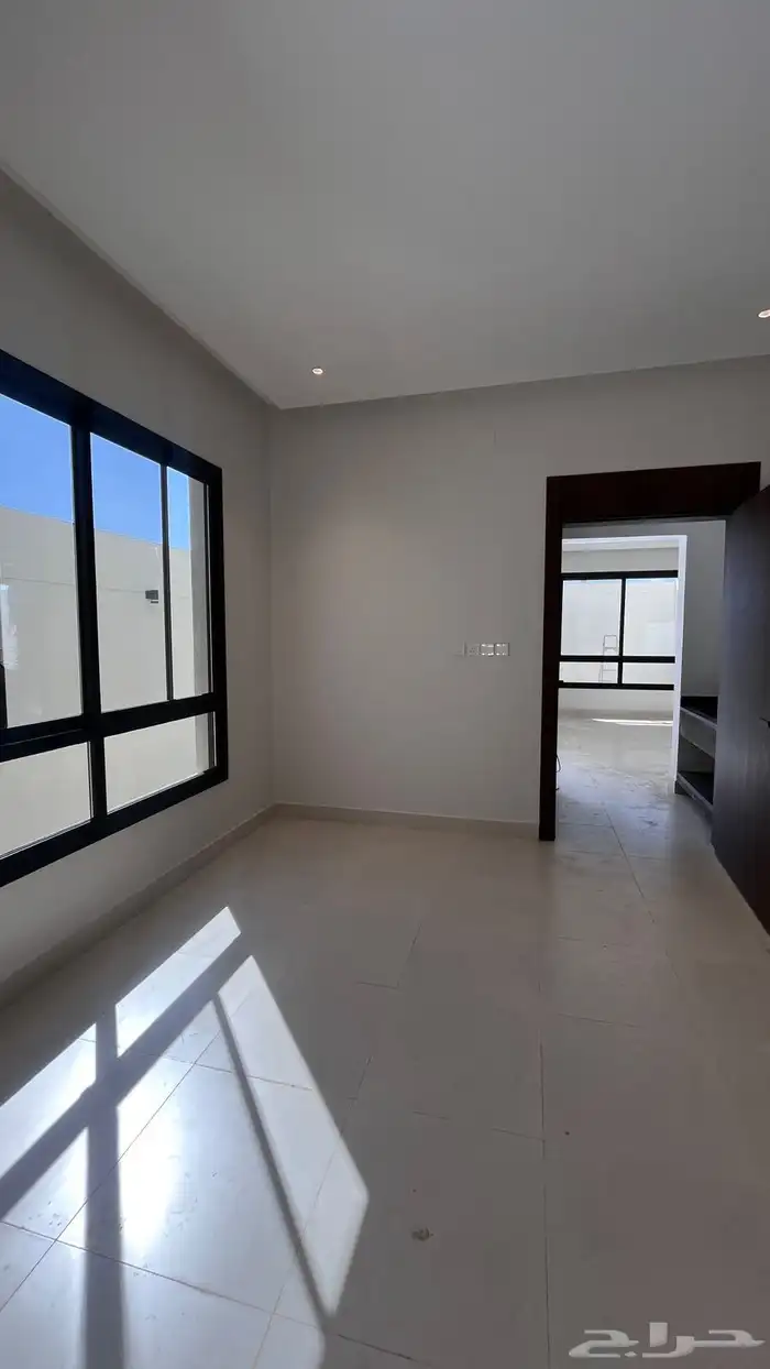 للبيع ادوار ارضيه وارواف علويه مع ملحق بسعر مناسب تشطيب Vip 17