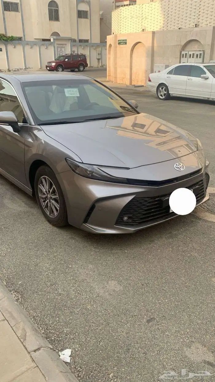 تويوتا كامري ستاندر E 2025 مستخدم ممشى بسيط للبيع 2