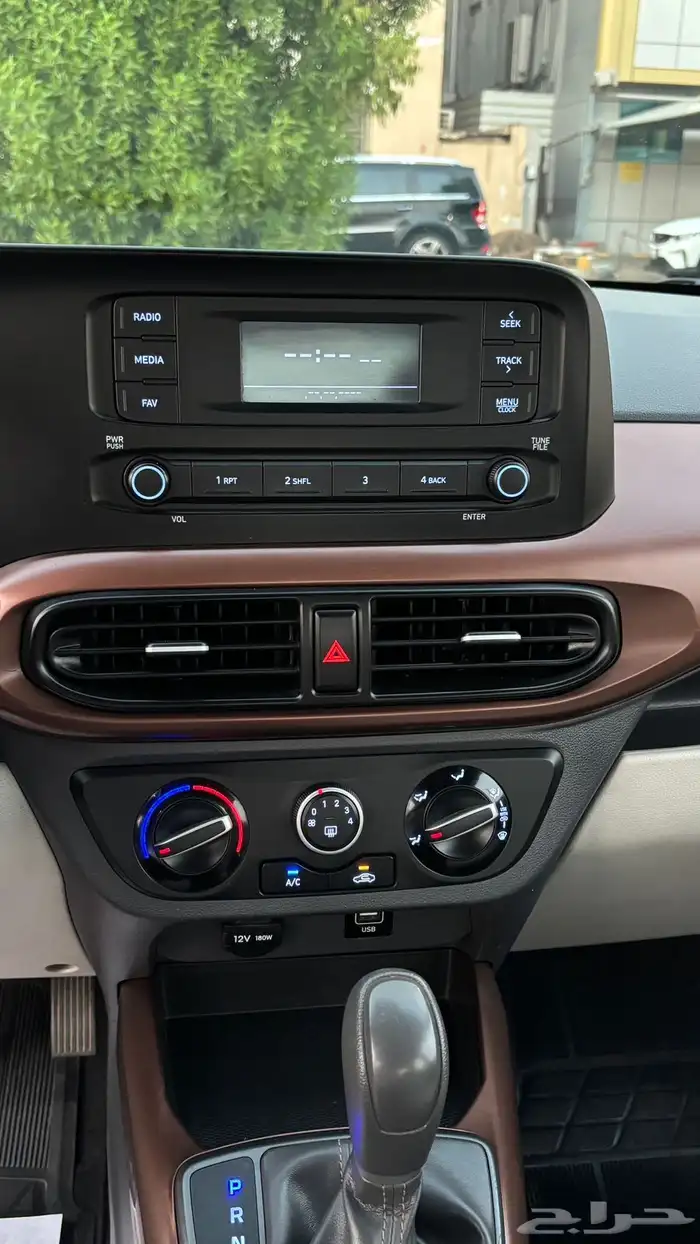 هونداي أي تن 2023 بحالة ممتازة 14