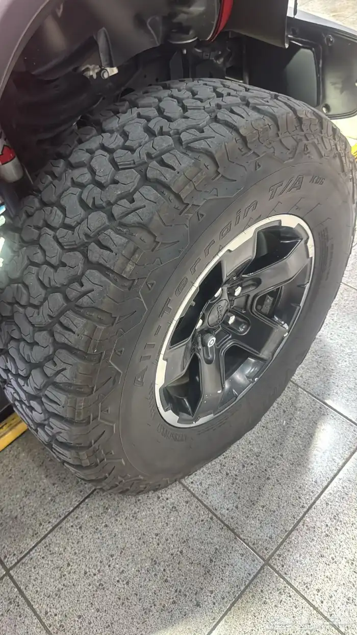 جيب جلاديتر روبيكون موديل 2021  فل كامل  أحمر 12