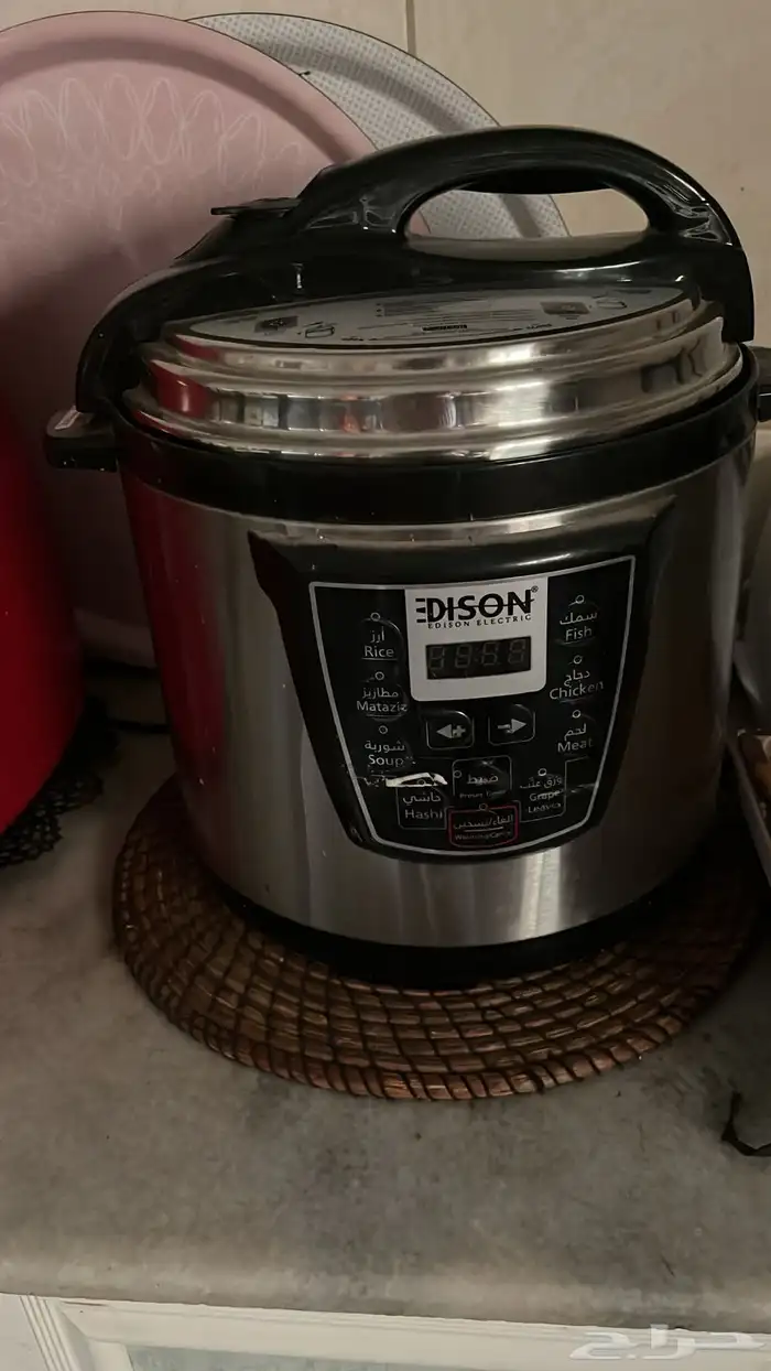 ثلاجة وكنب وكراسي وادوات مطبخ ومكاوية 3