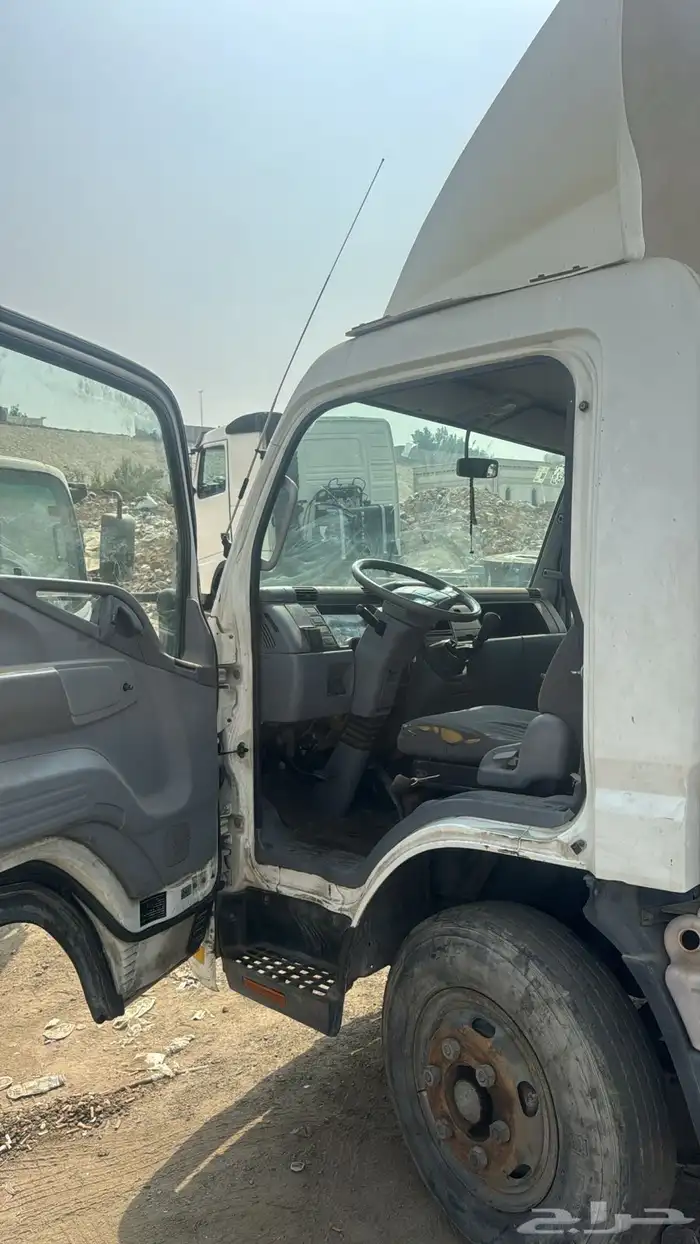 متسوبيشي كانتر 2016 نظيف جدا 6