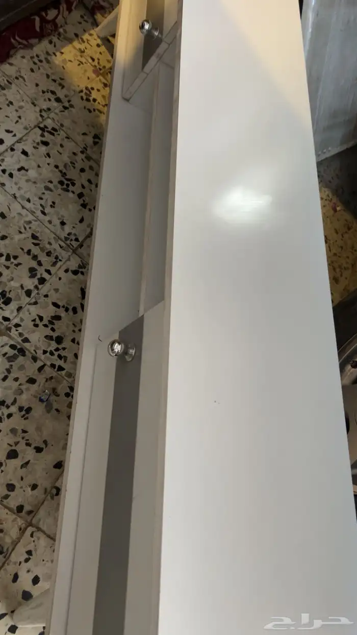 طاوله حقت شاشه نظيفه وجديده 0