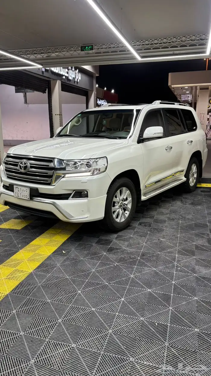 لاندكروزر 2018 GXR 3