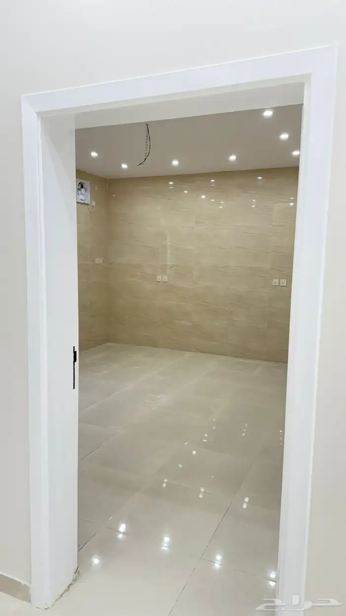شقة في حي الشرق دور ارضي للعرسان جديده 3