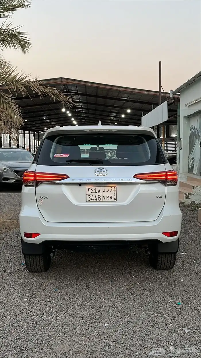 فورتشنر 2023بانزين 6سلندر دبل عداد145ألف خالي من الرشات 4