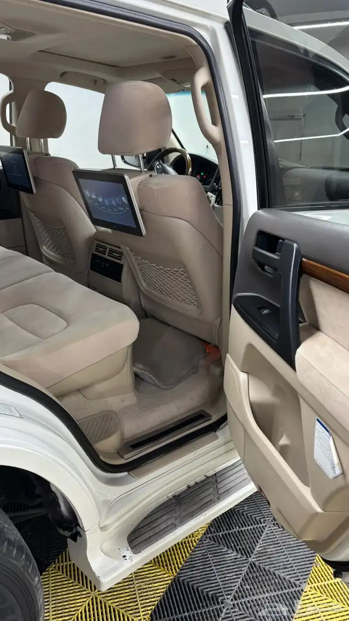 لاندكروزر 2018 GXR 8