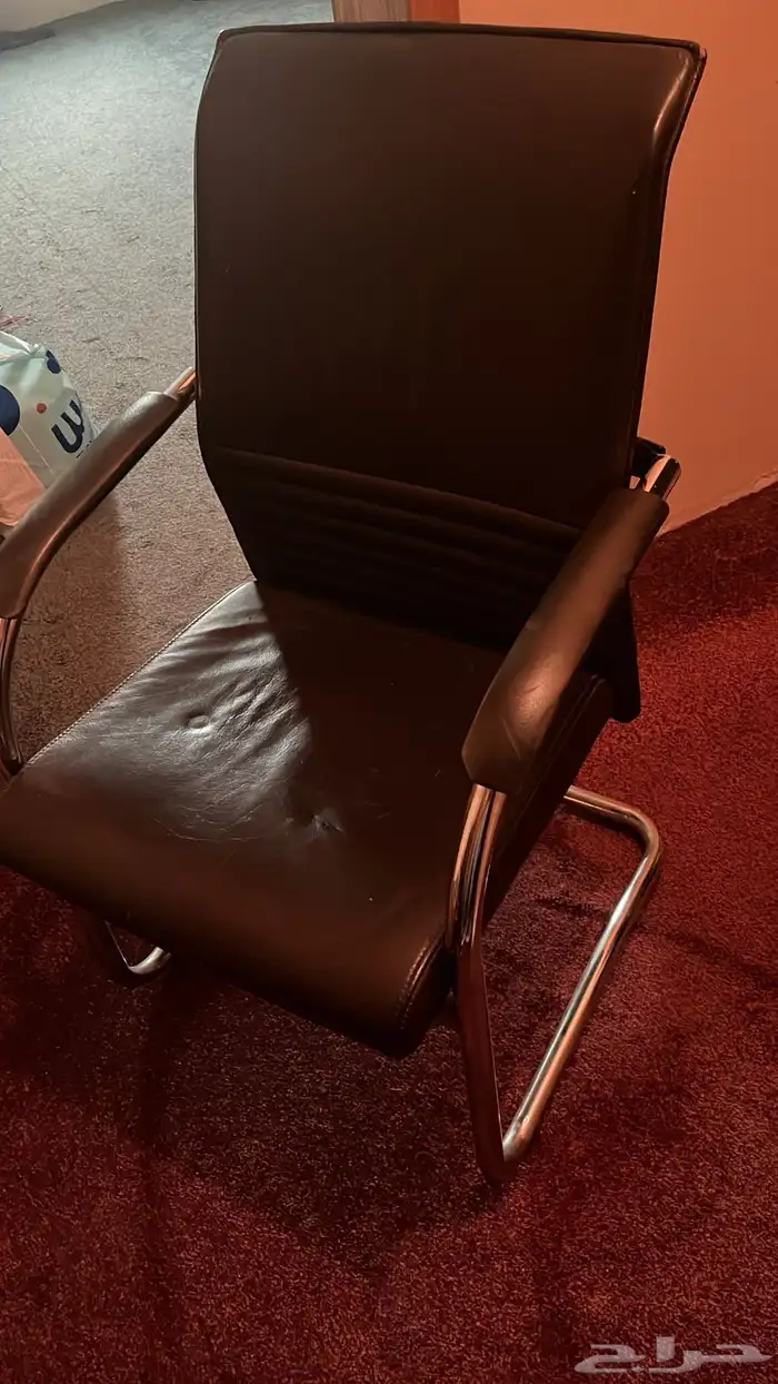 ثلاجة وكنب وكراسي وادوات مطبخ ومكاوية 2