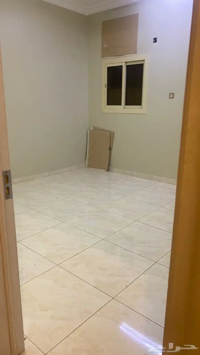 شقه للإيجار 4 غرف وصاله ومطبخ و2حمام 1