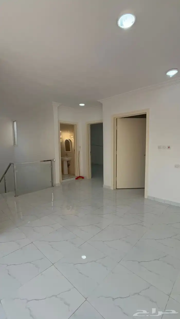 فيلا للايجار في لبن الشرقي 8