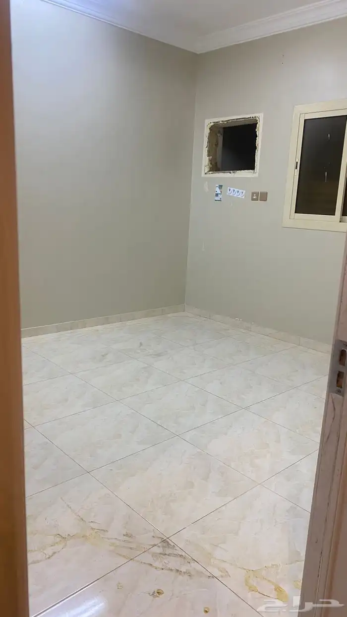 شقه للإيجار 4 غرف وصاله ومطبخ و2حمام 2