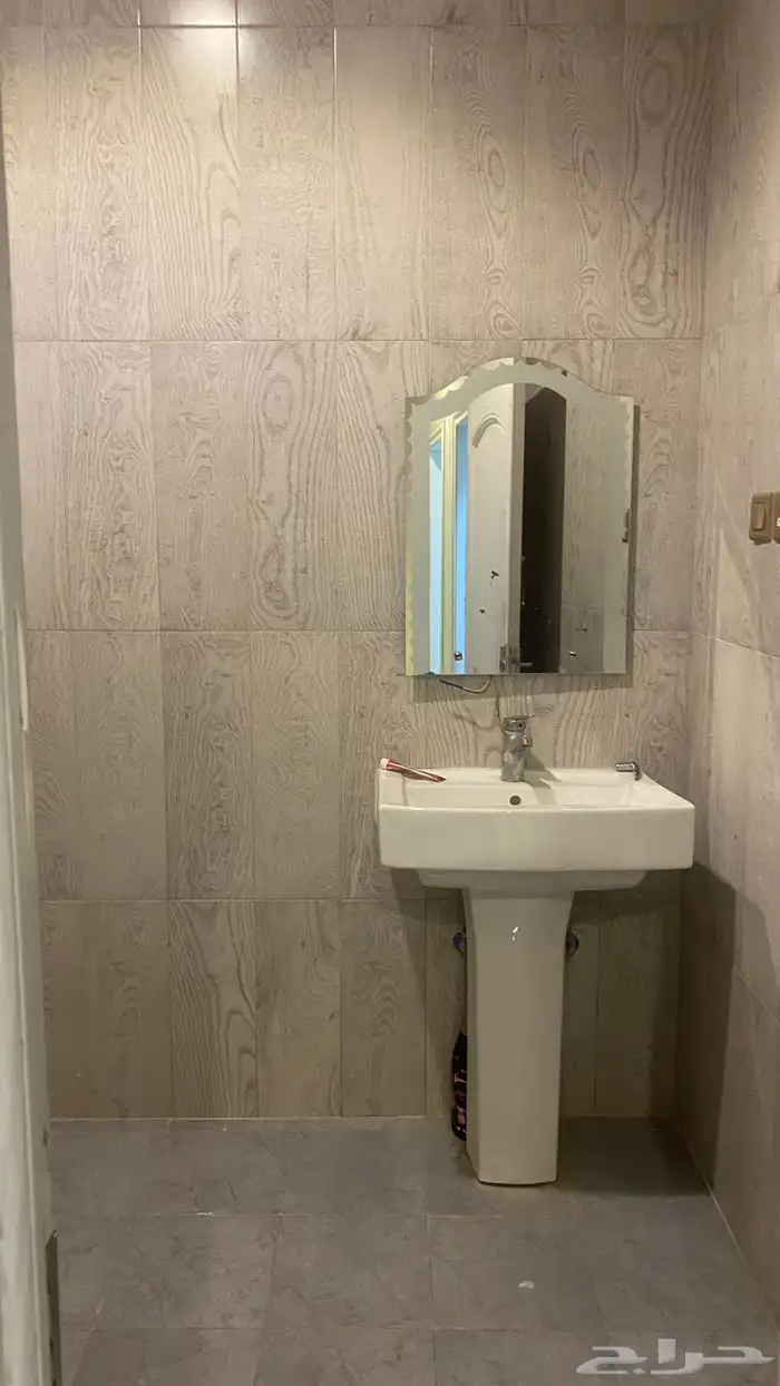 شقه للإيجار 4 غرف وصاله ومطبخ و2حمام 8