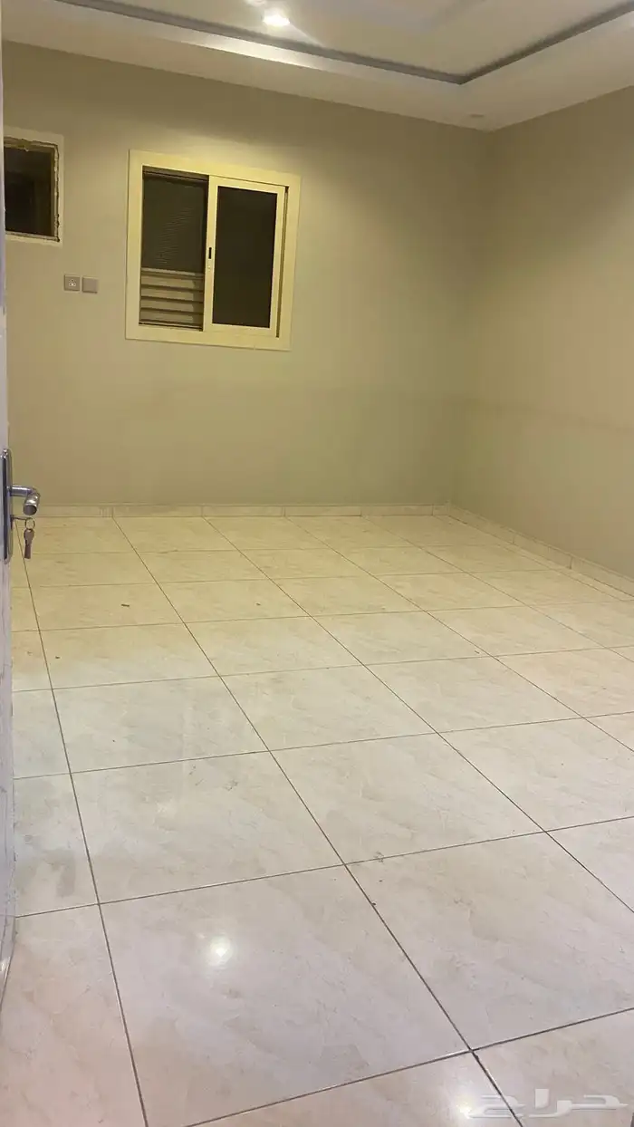 شقه للإيجار 4 غرف وصاله ومطبخ و2حمام 3