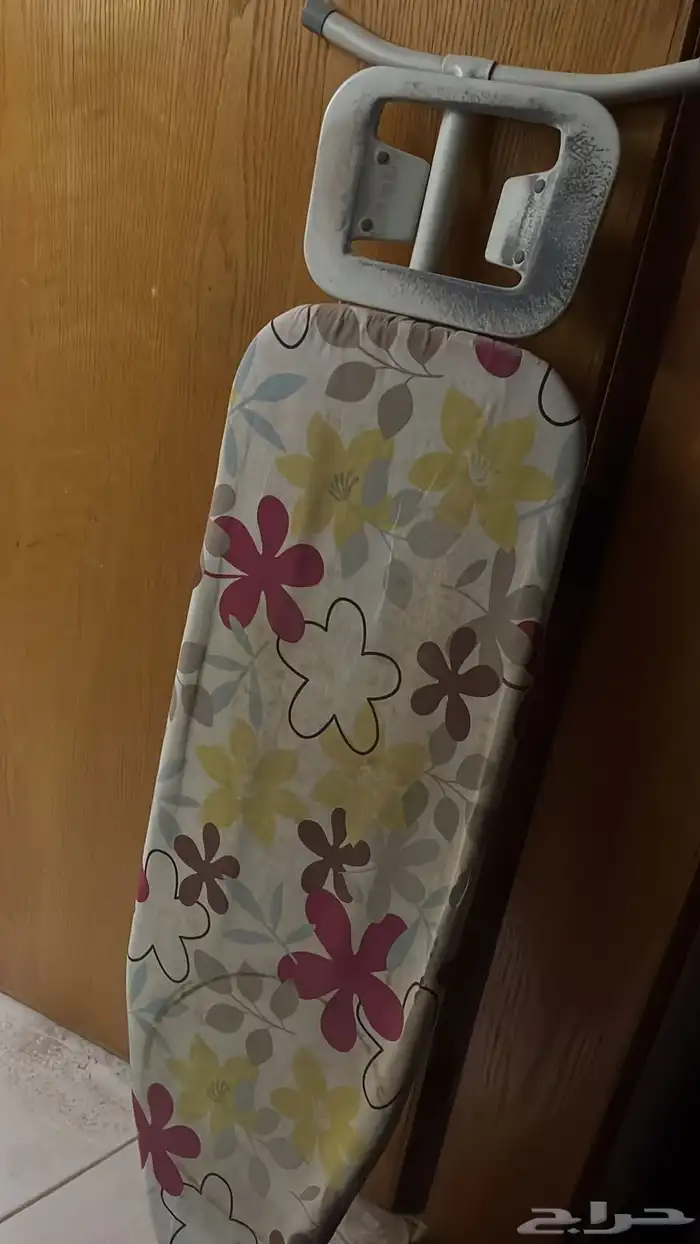 ثلاجة وكنب وكراسي وادوات مطبخ ومكاوية 4