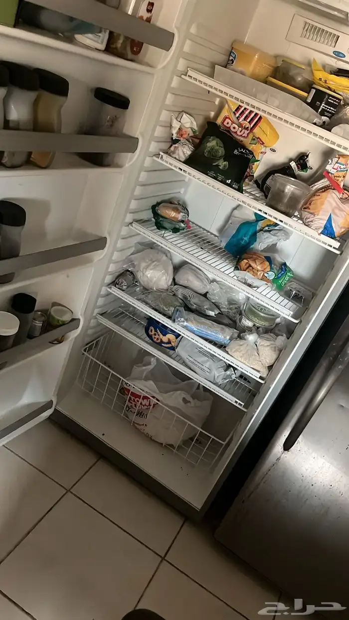 ثلاجة وكنب وكراسي وادوات مطبخ ومكاوية 10