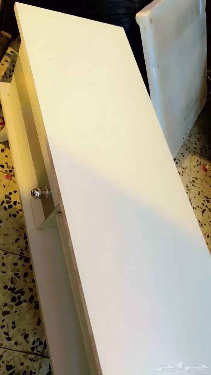 طاوله حقت شاشه نظيفه وجديده 2