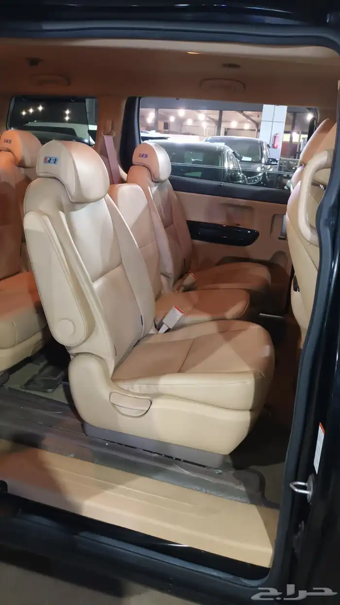 كيا كارنيفال اسود 2020 بنزين بطاقة جمركية وارد كوريا 8