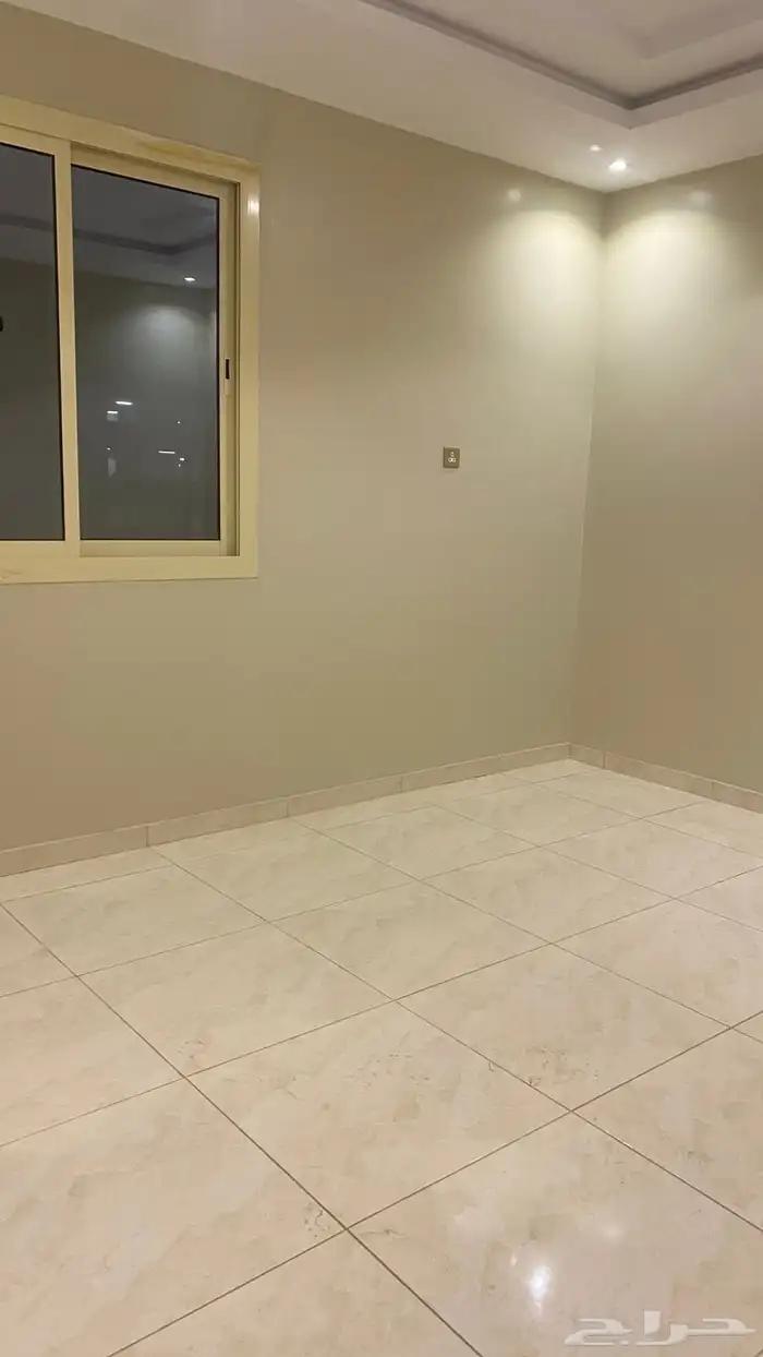 شقه للإيجار 4 غرف وصاله ومطبخ و2حمام 6