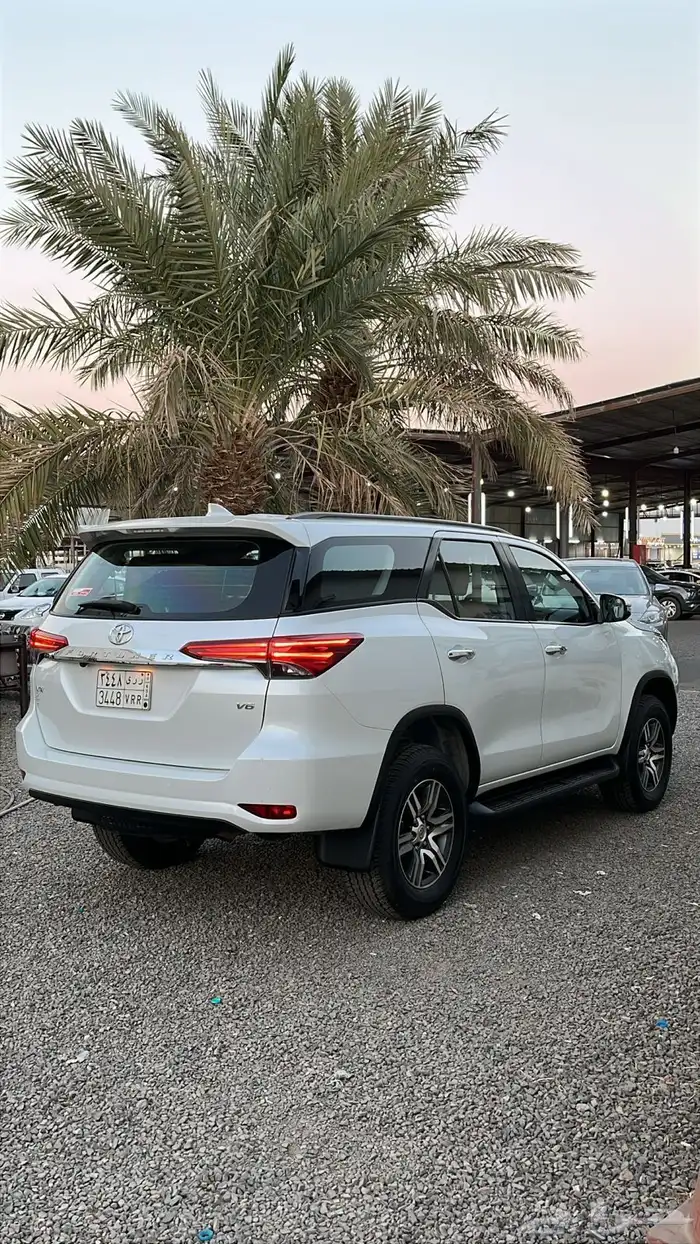 فورتشنر 2023بانزين 6سلندر دبل عداد145ألف خالي من الرشات 3