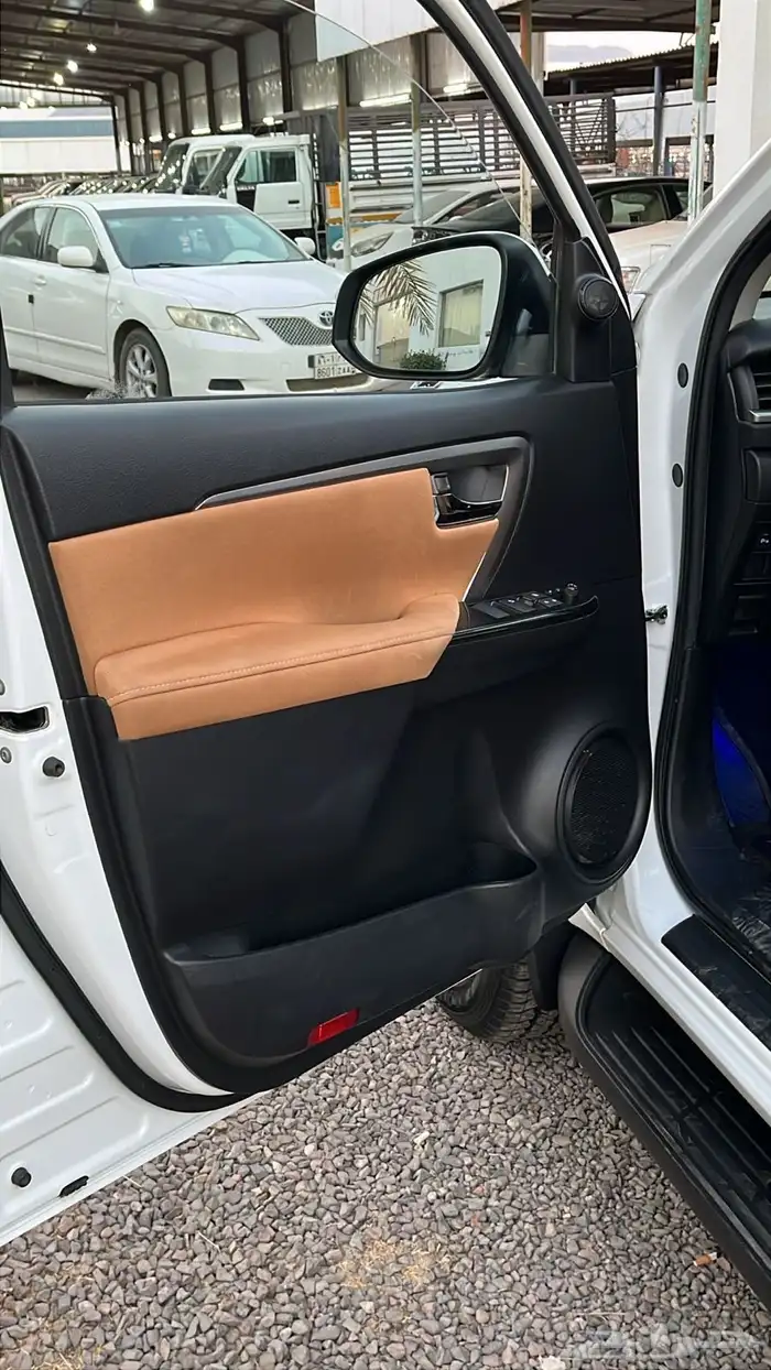 فورتشنر 2023بانزين 6سلندر دبل عداد145ألف خالي من الرشات 8