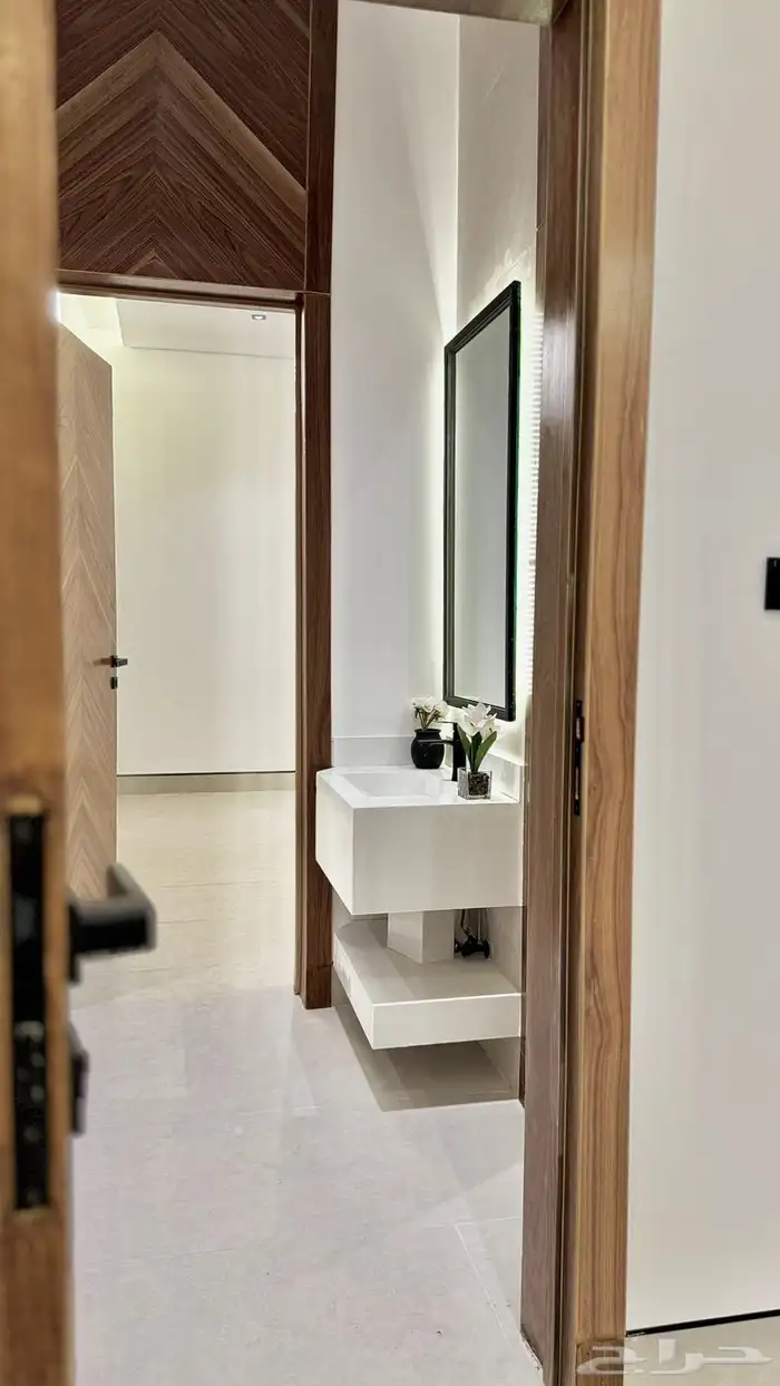 شقه علويه للبيع ب550 الف حي غرناطه المزاحمية 2