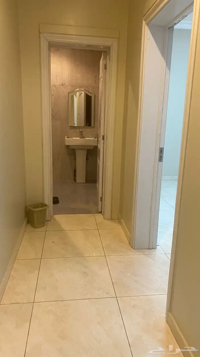 شقه للإيجار 4 غرف وصاله ومطبخ و2حمام 0