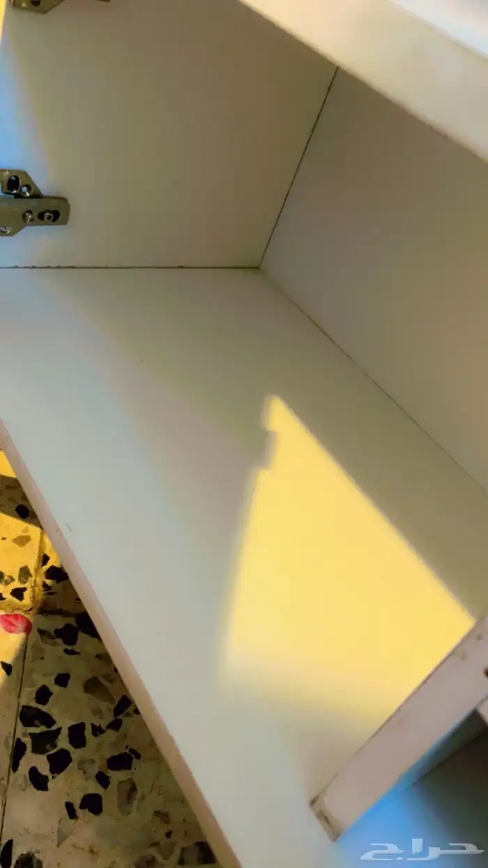 طاوله حقت شاشه نظيفه وجديده 3